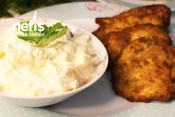 coleslaw-salata-ve-kizarmis-tavuk.jpg