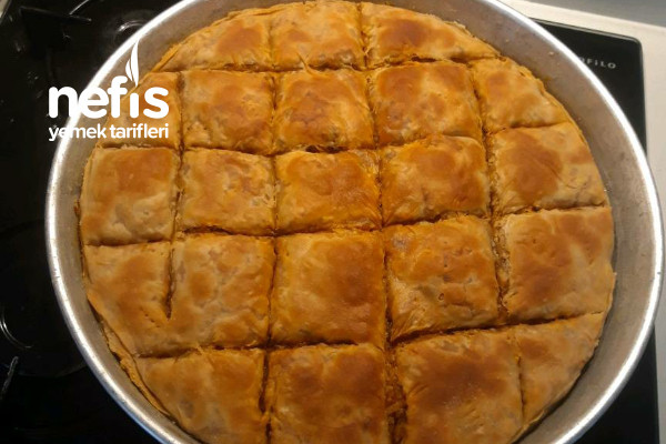 2-tepsi-el-acmasi-kiymali-borek-4.jpg