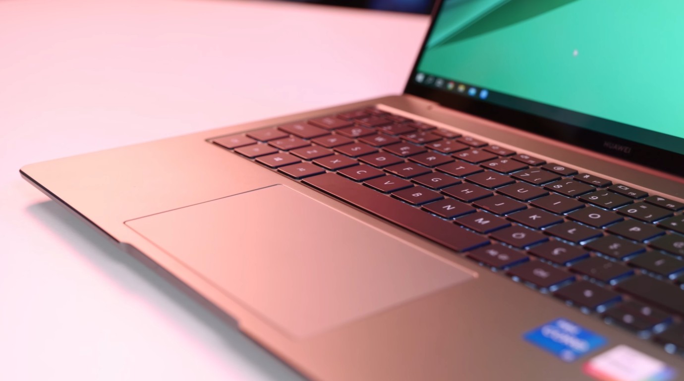 matebook-14s-klavye.jpg