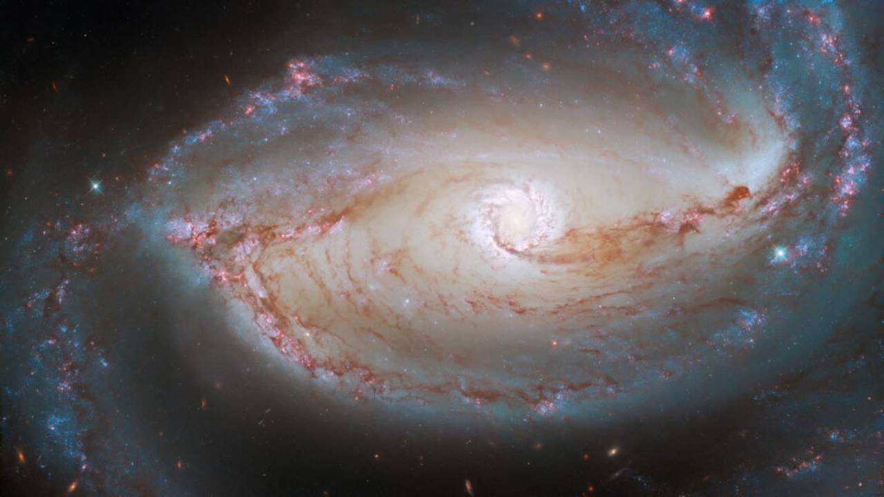 hubble-teleskobunun-cektigi-goruntu-goz-kamastirdi-2.jpg