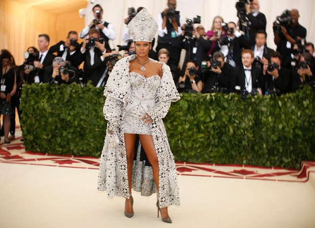 rihanna-met-gala-2018-yatay.jpg