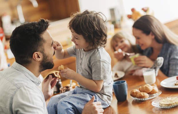 aile-kahvalti-baba-cocuk.jpg