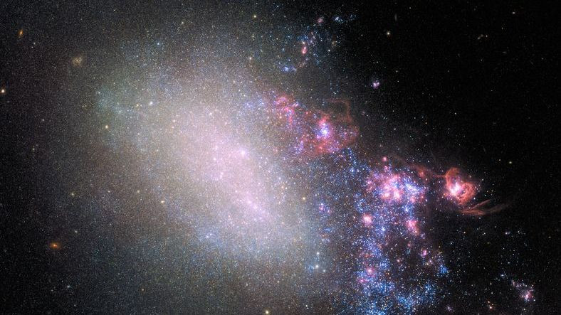 nasa-galaksilerin-carpismasinda-yeni-yildizlarin-dogusunu-goruntuledi-1558098222.jpg