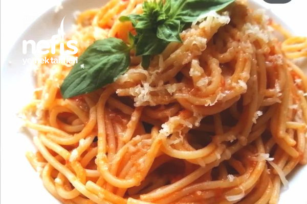 pasta-con-pomodoro-e-basilico-yani-domatesli-feslegenli-makarna.jpg