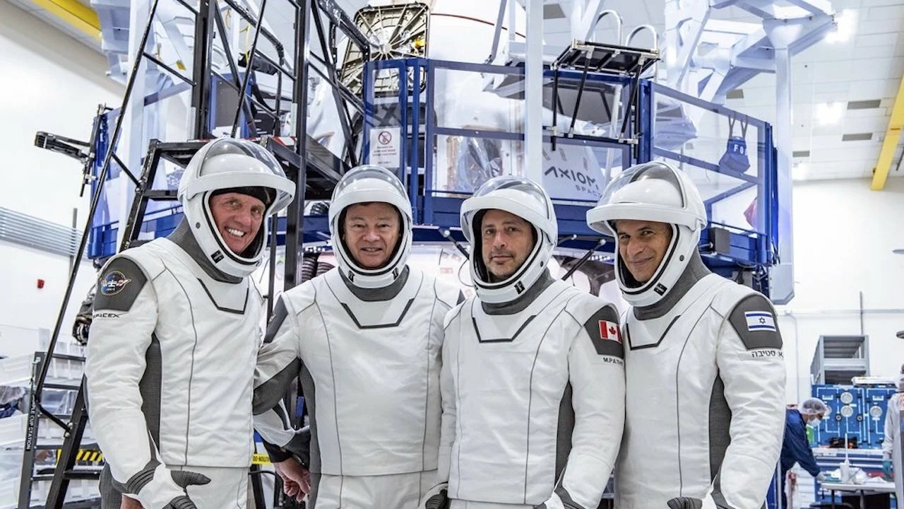 sivil-astronotlar-uluslararasi-uzay-istasyonuna-ulasti-1.webp