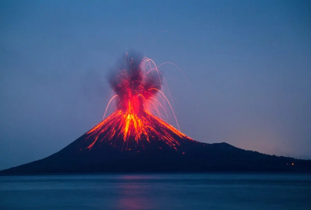 dunya-uzerindeki-nefes-kesen-manzaralariyla-aktif-volkanlar-1200x810-1.jpg