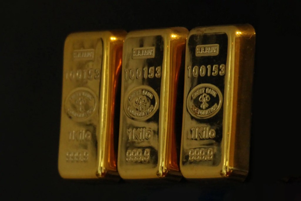 gold-bars-5376736_1920.jpg