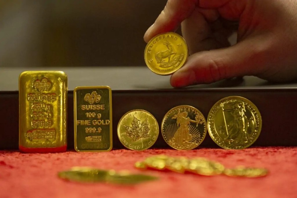 Gold-coins-Paul-Faith-AFP-Sify_uhzllGghbfdjg.jpg