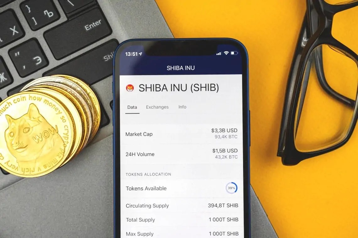 shiba-inu-crypto-currency-screen-mobile-phone-dogecoin-golden-coin-new-virtual-money-business-trading-concept-top-view-photo-1-1.jpg
