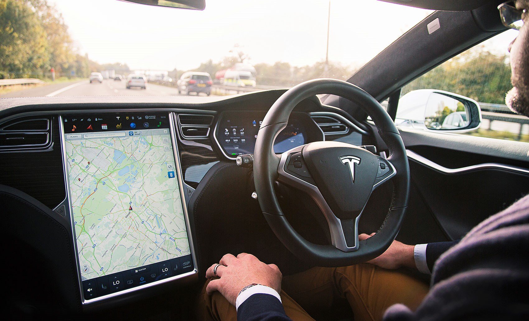 Tesla-Autopilot4-Otonom.jpg