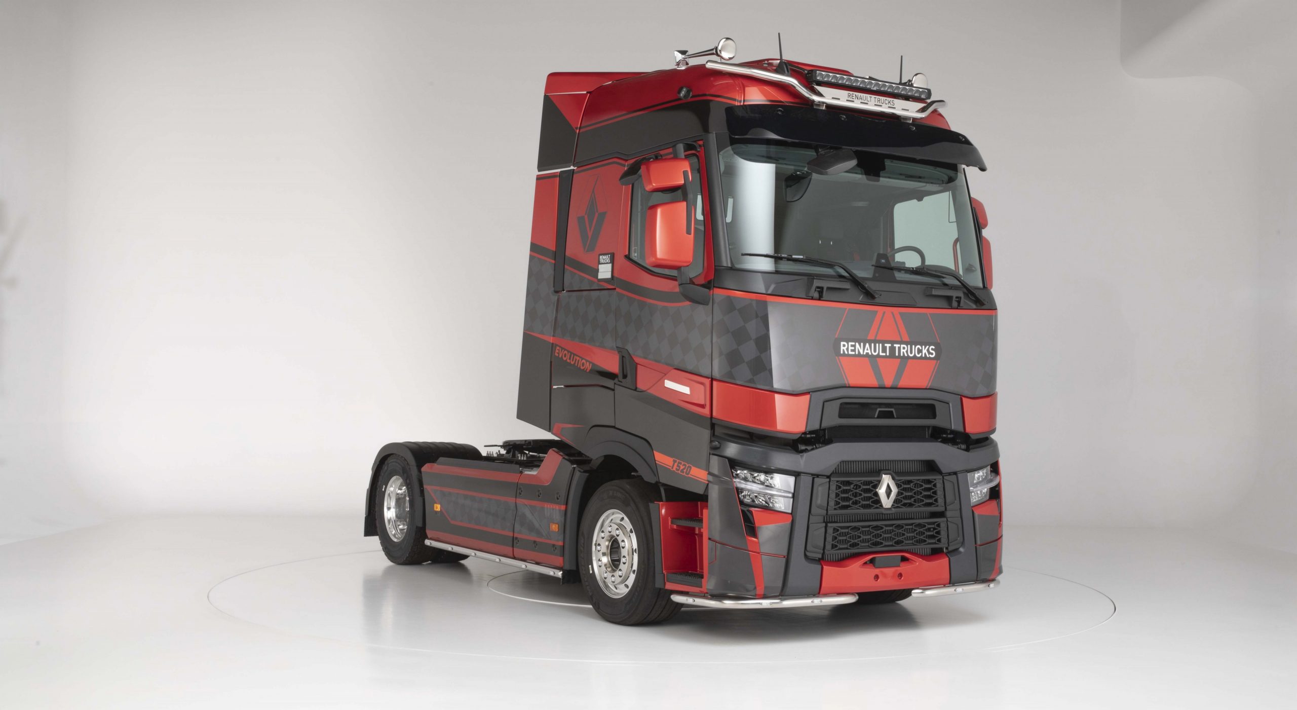 Renault-Trucks-ETS-2-Uluslararasi-Tasarim-Yarismasi-Enes-Bolat-1-scaled.jpg